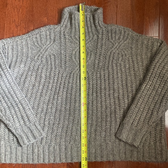 Aerie Chunky Knit Gray Cropped Sweater - Picture 7 of 12